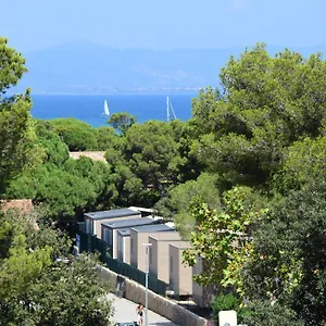 https://camping-le-mediterranee.fr-provencehotel.com